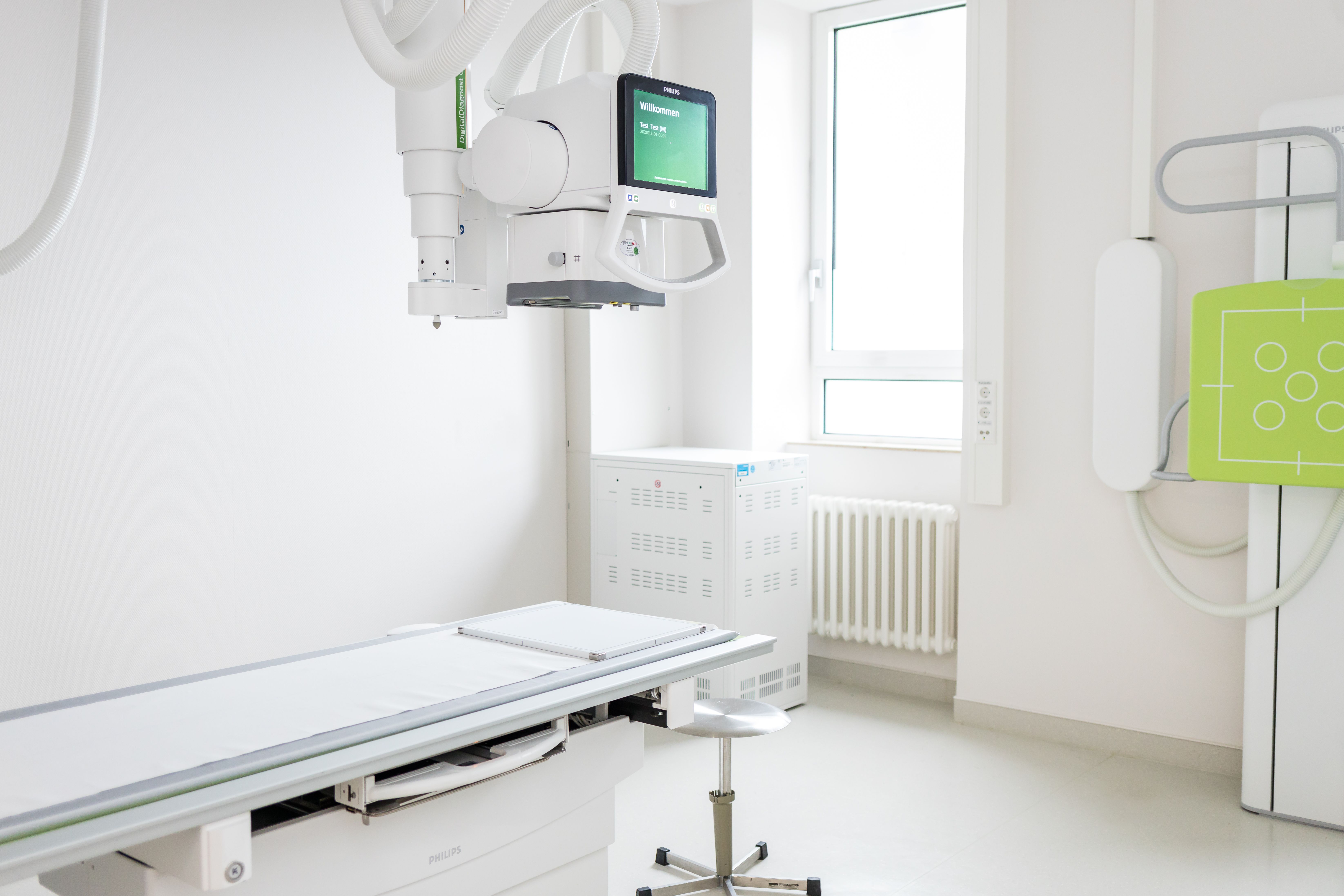 Ein Röntgen Gerät im Strahleninstitut Köln.